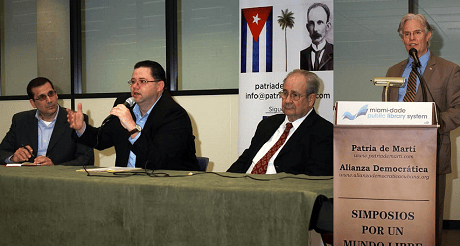 Julio M.shiling y Panelistas del Simposio Farsa electoral castrista