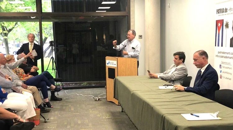 Eugenio Silva asistente Simposio Foro de Sao Paulo Infobae