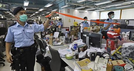 China roja aplasta espacios en Hong Kong