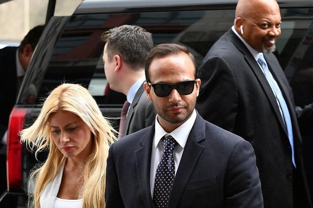 George Papadopoulos yendo a testificar