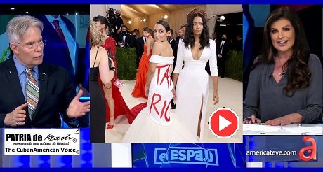 Congresista Ocasio Cortez genera polemica con politico vestido en Gala Met