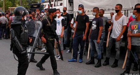 por qué me lo tienen preso pregunta una madre de la güinera a los captores de su hijo detenido el 11j