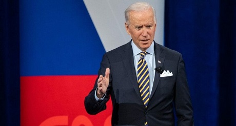 Biden indica que hispanos y negros no saben usar internet