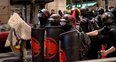 Manifestantes BLM Antifa promueven terror en DC