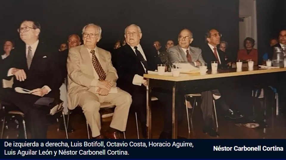 Participantes en presentacion de libro
