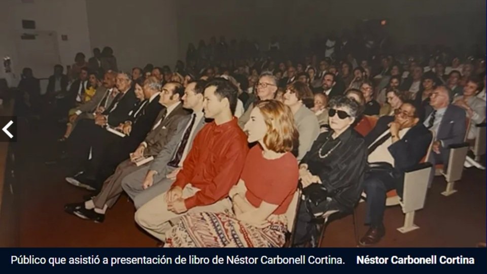 Publico en presentacion de libro