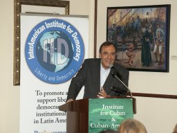 Carlos-A-Montaner-3-presentador-Dictaduras-y-sus-paradigmas-I