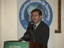Carlos-Sanchez-Berzain-1-presentador-Dictaduras-y-sus-paradigmas-I