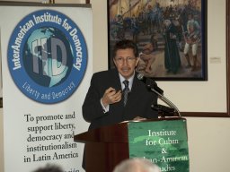 Carlos-Sanchez-Berzain-10-presentador-Dictaduras-y-sus-paradigmas-I
