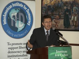 Carlos-Sanchez-Berzain-12-presentador-Dictaduras-y-sus-paradigmas-I