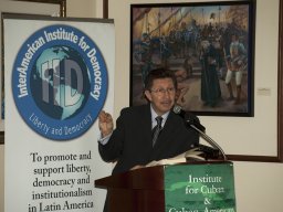 Carlos-Sanchez-Berzain-13-presentador-Dictaduras-y-sus-paradigmas-I