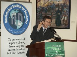 Carlos-Sanchez-Berzain-14-presentador-Dictaduras-y-sus-paradigmas-I