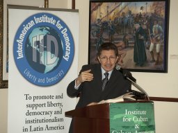 Carlos-Sanchez-Berzain-15-presentador-Dictaduras-y-sus-paradigmas-I