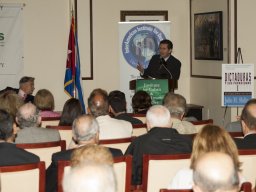 Carlos-Sanchez-Berzain-2-presentador-Dictaduras-y-sus-paradigmas-I