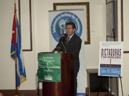 Carlos-Sanchez-Berzain-presentador-Dictaduras-y-sus-paradigmas-I