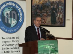 Guillermo-Lousteau-2-presentador-Dictaduras-y-sus-paradigmas-I