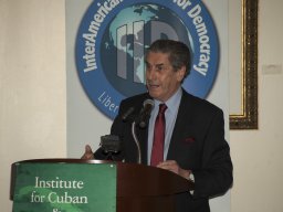 Guillermo-Lousteau-5-presentador-Dictaduras-y-sus-paradigmas-I