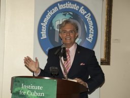 Julio-M-Shiling-12-presentador-Dictaduras-y-sus-paradigmas-I