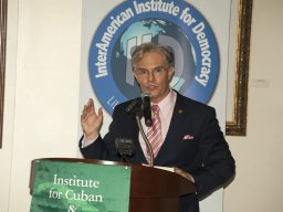 Julio-M-Shiling-13-presentador-Dictaduras-y-sus-paradigmas-I
