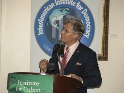 Julio-M-Shiling-5-presentador-Dictaduras-y-sus-paradigmas-I