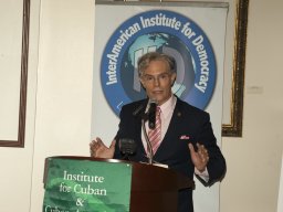 Julio-M-Shiling-8-presentador-Dictaduras-y-sus-paradigmas-I