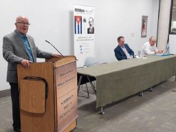03-Luis-Zuniga-y-panelistas