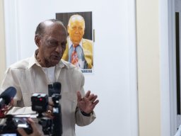 Antonio-Homenaje-a-Basilio-Guzman-1