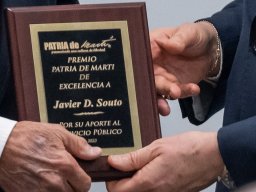 9-entrega-premio-patria-de-marti-a-Souto