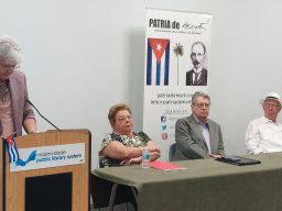 4-Jose-Raul-Vidal-y-panelistas-Simposio-Marti-muerte-y-familia