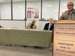 03-Hector-Caraballo-y-panelistas