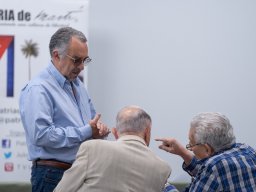 29-Gomez-Llorens-con-publico